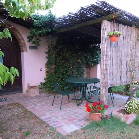 Le Casine-perignano-spinelli Sleeps 6 *