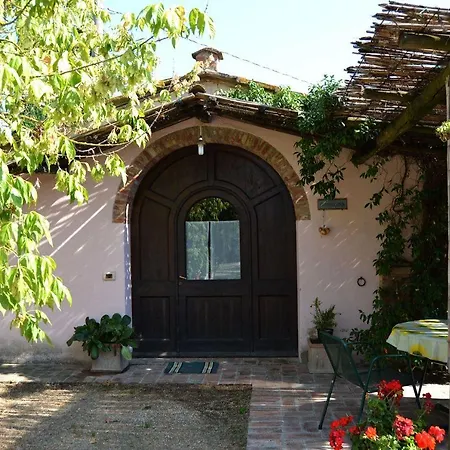 Le Casine-perignano-spinelli Sleeps 6 Appartamento *