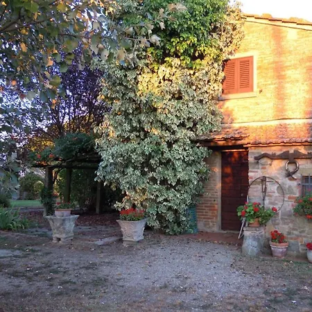 Appartamento Le Casine-perignano-spinelli Sleeps 6 *